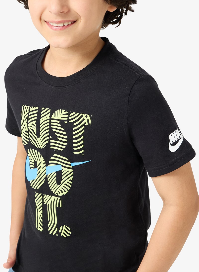 نايكي تيشيرت رسومات للأطفال في المنطقة - Image 3